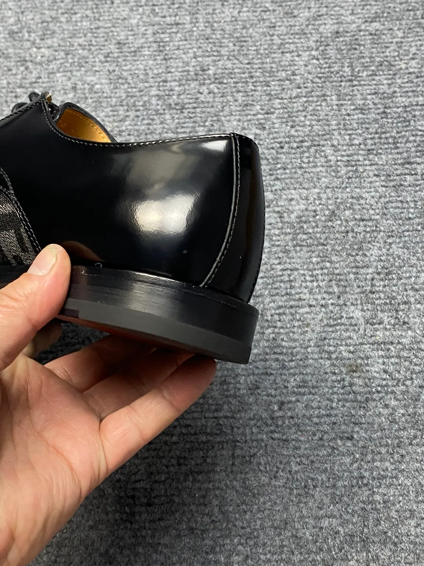 Factory price 960FENDI Fendi men's breathable and comfortable leather shoes. Original development. The leather outsole is made of leather. Counters copy one to one. Imported counter cowhide. Imported water dyes cattle. 38 to 44. (45.46. can be ordered. 47.